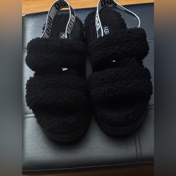 UGG Shoes - UGG Women Black Fuzzy Slippers Size 8